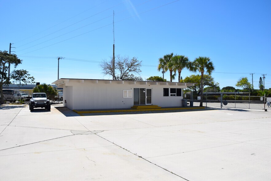More Photos Of 281 Old Dixie Hwy, Jupiter Industrial For Sale