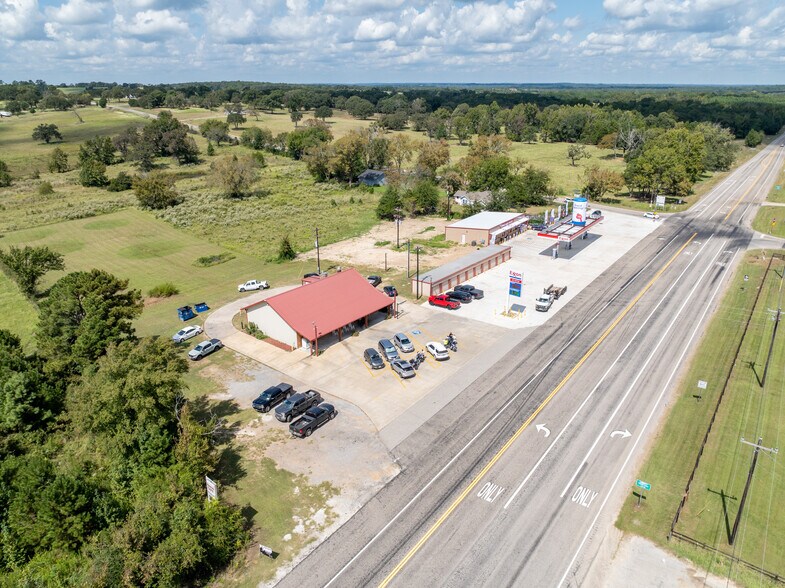 More Photos Of 17589 TX-19 Hwy, Montalba General Retail For Sale
