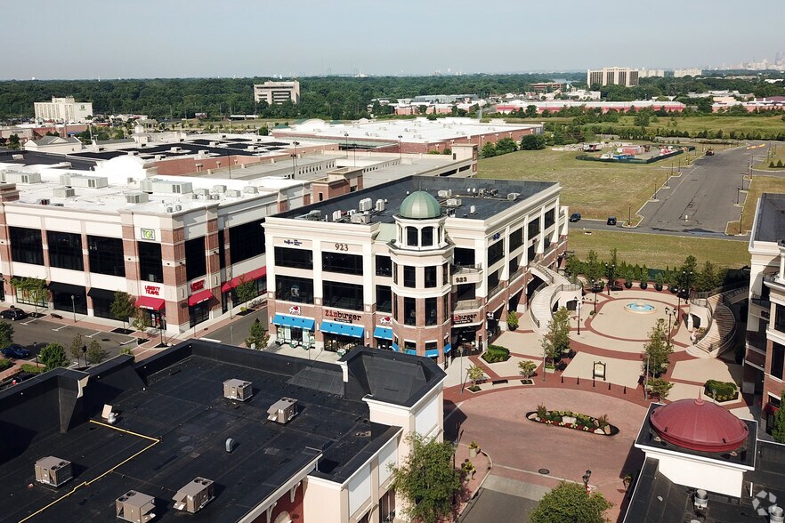 More Photos Of 923 Haddonfield Rd, Cherry Hill Freestanding For Lease