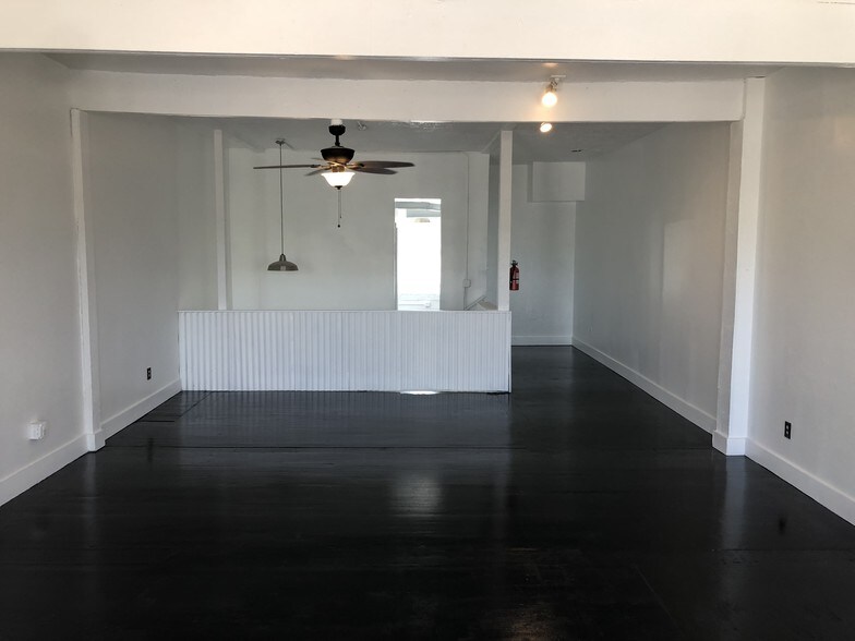More Photos Of 4216-4230 Main St, Dallas Flex For Sale