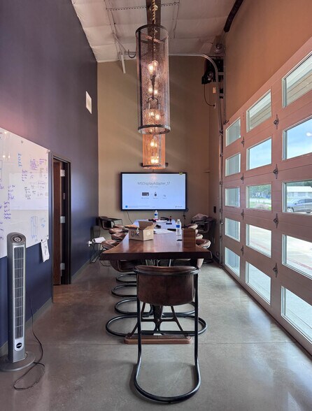 More Photos Of 1009 W 2nd St, Taylor Flex For Sale