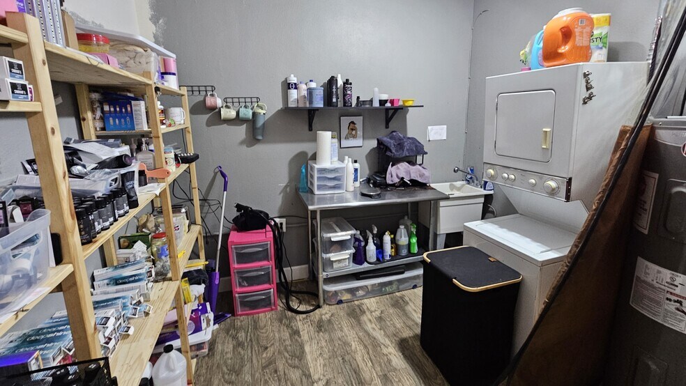 More Photos Of 1051 14th Ave, Longview General Retail For Lease