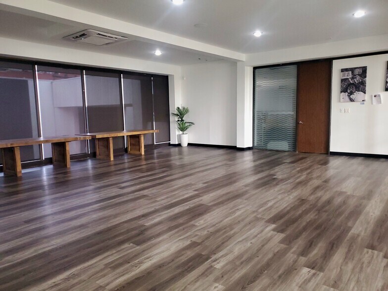 More Photos Of 2121 Market St, Galveston Coworking Space