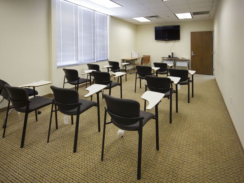 More Photos Of 4393 Sunbelt Dr, Addison Flex For Lease