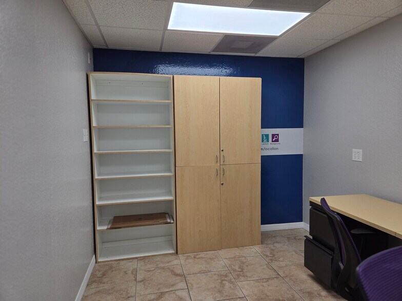 More Photos Of 143 N Oakwood Ave, Brandon Office For Lease