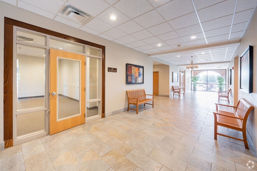 More Photos Of 640 George Washington Hwy, Lincoln Unknown For Sale