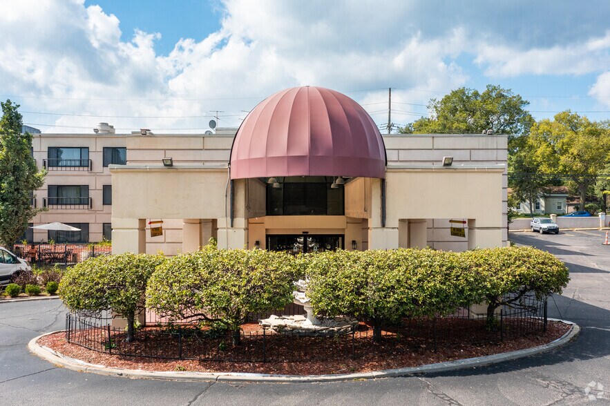 More Photos Of 26111 Telegraph Rd, Southfield Hotel For Sale