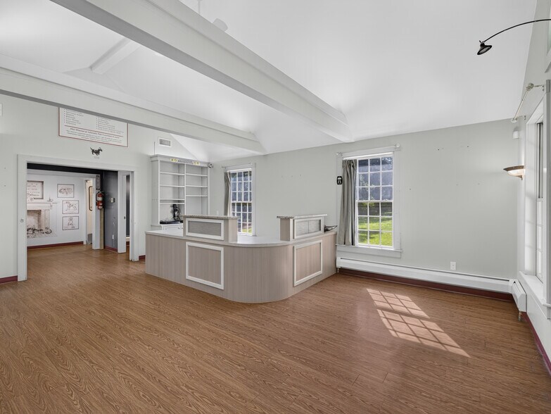 More Photos Of 1721 Saybrook Rd, Haddam Veterinarian Kennel For Sale
