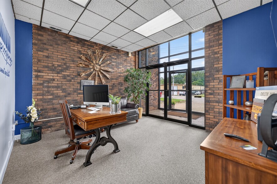 More Photos Of 520 S River St, Batavia Warehouse For Sale