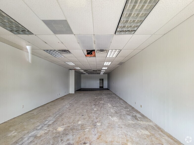 More Photos Of 2929-2951 Thousand Oaks Dr, San Antonio Storefront For Lease