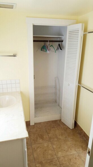 More Photos Of 2633 Regent St, Berkeley Dormitory For Sale