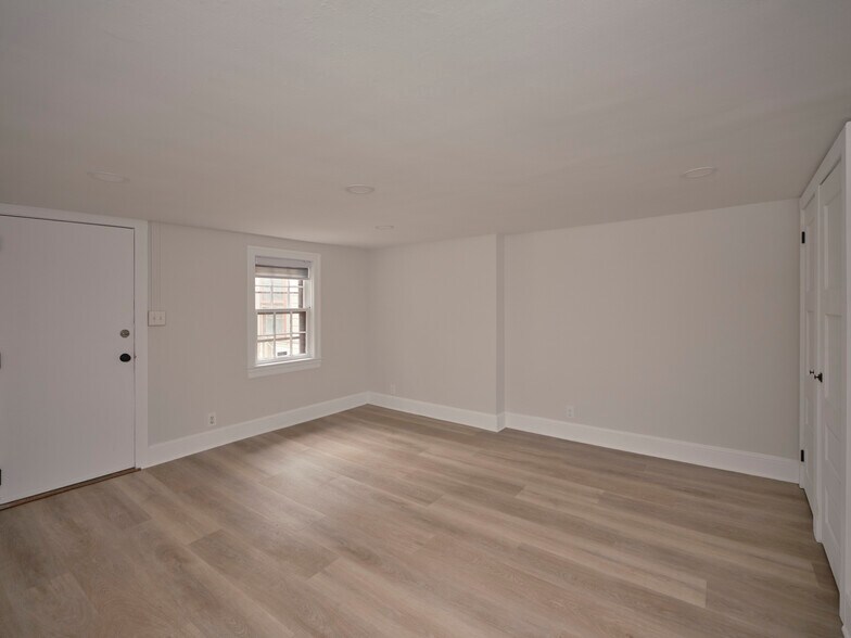 More Photos Of 12-20 W Bridge St, New Hope Storefront For Sale