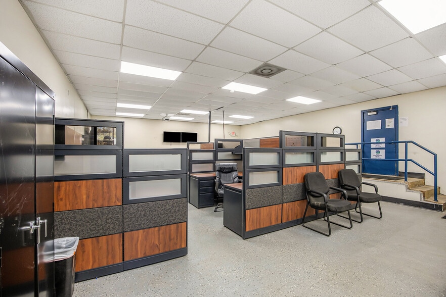 More Photos Of 4625 Stonegate Industrial Blvd, Stone Mountain Service For Lease