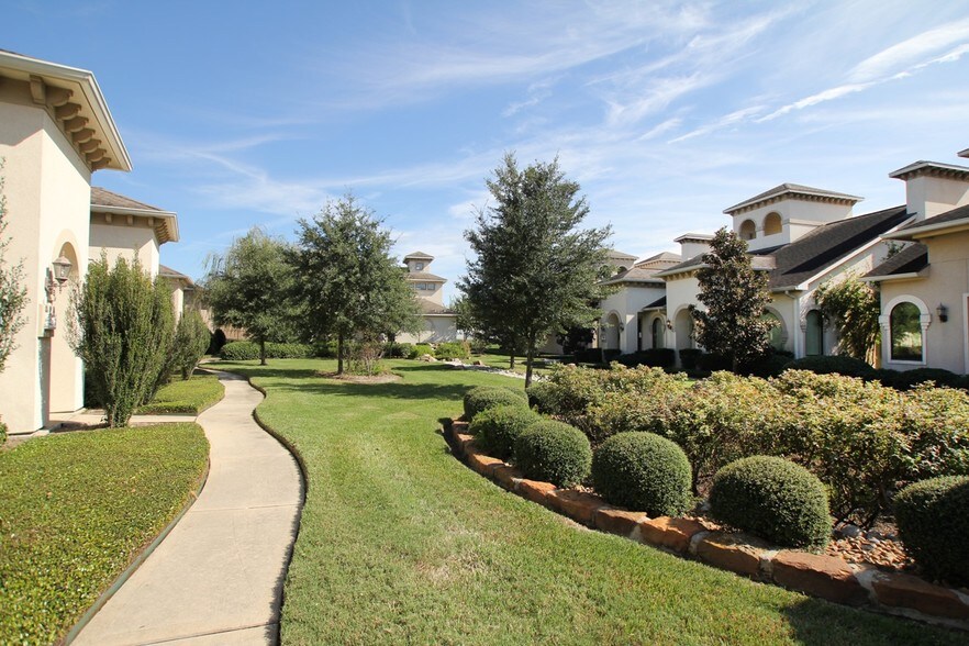 More Photos Of 12826 Willow Centre Dr, Houston Loft Creative Space For Sale