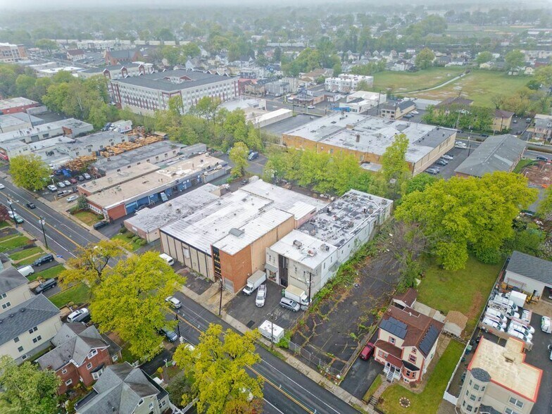 More Photos Of 300-306 W 1st Ave, Roselle Warehouse For Sale