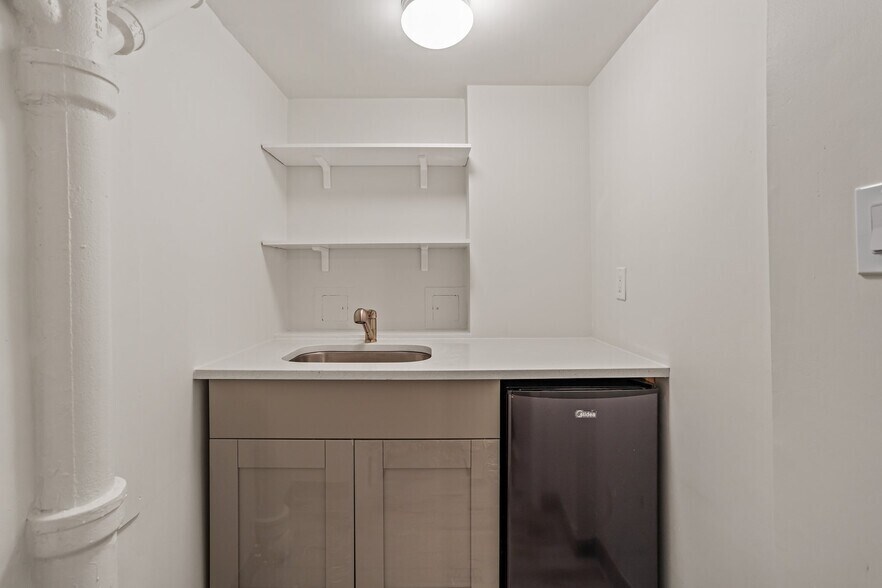 More Photos Of 4016 31st Ave, Astoria Apartments For Lease