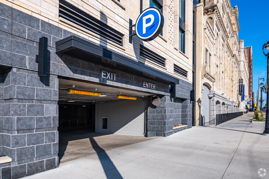 More Photos Of 511 N Broadway, Milwaukee Office For Lease