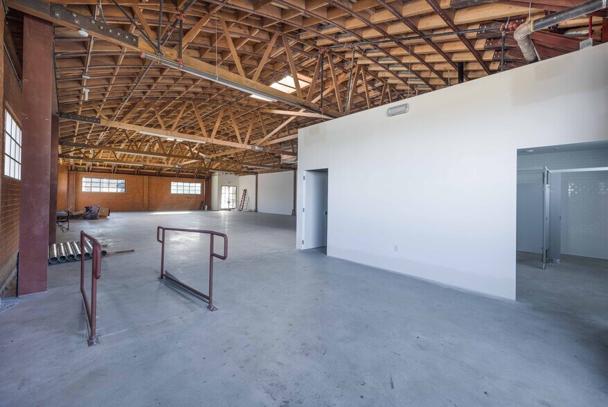More Photos Of 4301 W Jefferson Blvd, Los Angeles Office For Lease