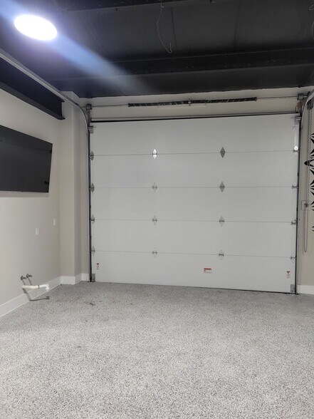 More Photos Of 136 W Nacogdoches St, New Braunfels Service For Sale