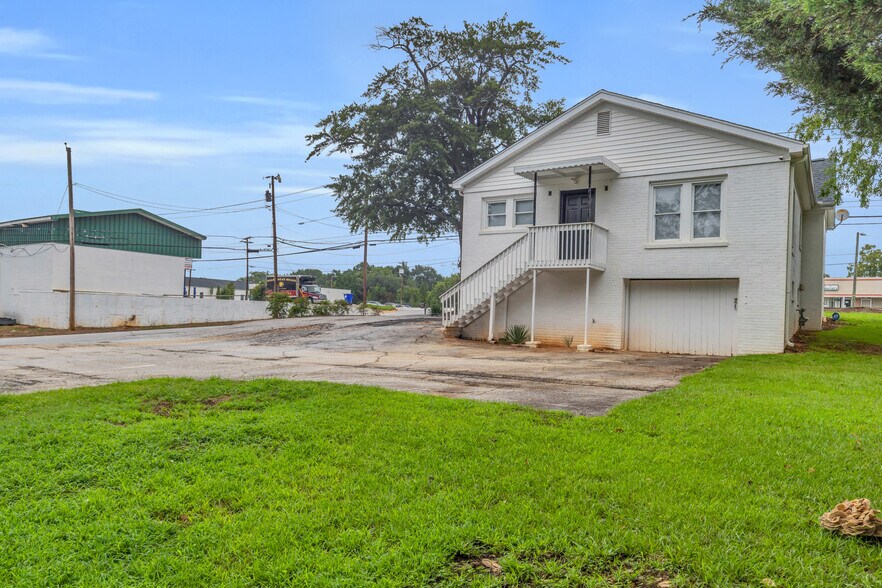 More Photos Of 1300 Laurens Rd, Greenville Office For Sale