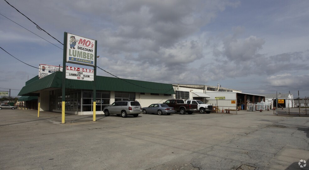 Primary Photo Of 1460 Bay St W, Savannah Showroom For Lease