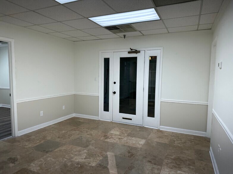 More Photos Of 425 E Crossville Rd, Roswell Office For Sale