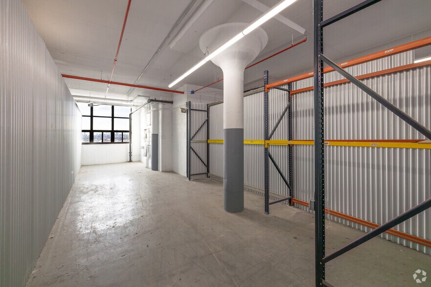 More Photos Of 59-00 Decatur St, Ridgewood Warehouse For Lease