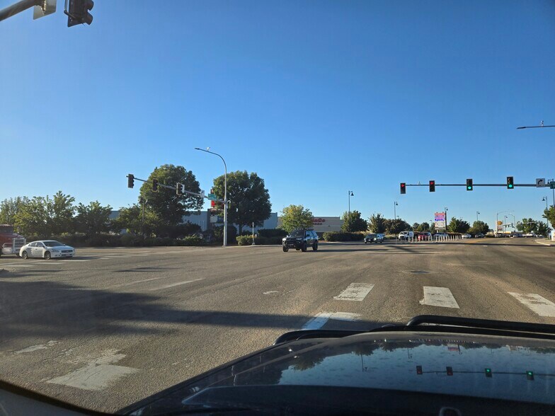 More Photos Of 1255 N Happy Valley Rd, Nampa Restaurant For Sale