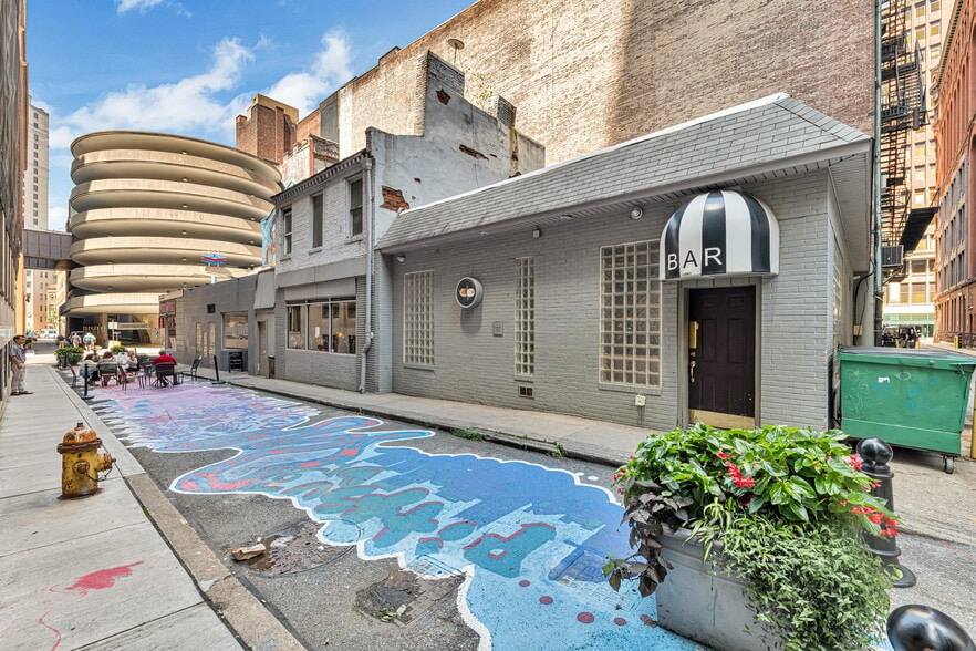 More Photos Of 628 Smithfield St, Pittsburgh Restaurant For Sale