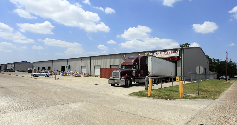 More Photos Of 1001 Dumont St, South Houston Distribution For Lease