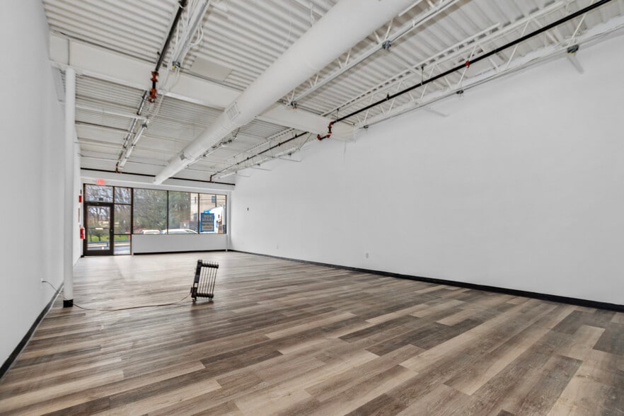 More Photos Of 34-44 Hamilton St, Saugus Freestanding For Lease