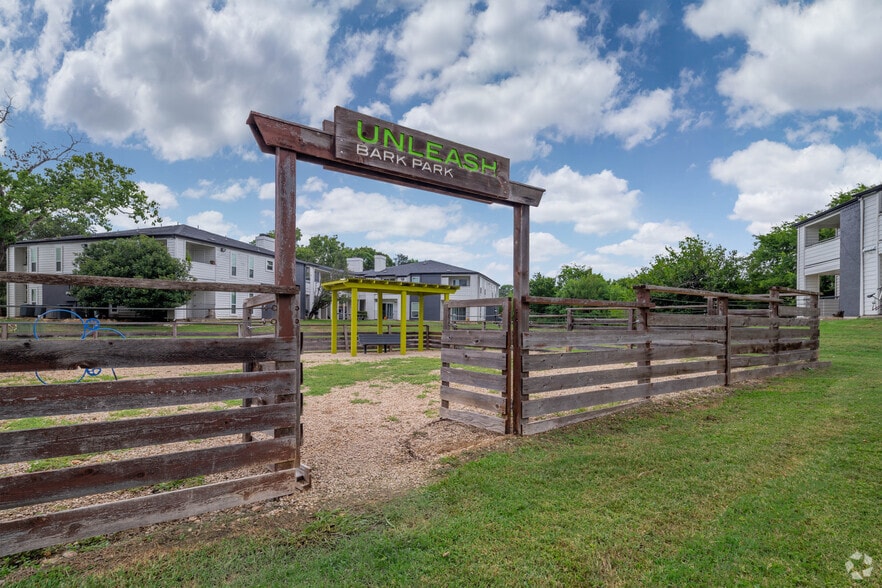 More Photos Of 14900 Nacogdoches Rd, San Antonio Apartments For Sale