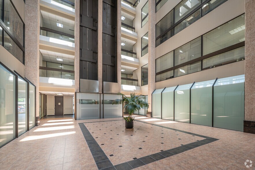 More Photos Of 10101 Fondren Rd, Houston Unknown For Lease