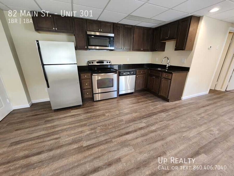 More Photos Of 82 Main St, East Hampton Apartments For Lease