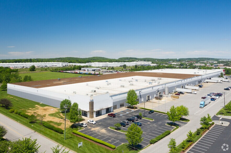 More Photos Of 4000-4010 Centre Pointe Dr, La Vergne Distribution For Lease