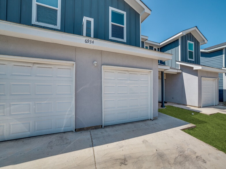 More Photos Of 6934 Crestway Rd, San Antonio Apartments For Sale
