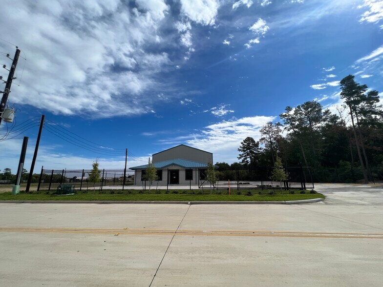 More Photos Of 18630 Intercontinental Crossing Dr, Houston Warehouse For Lease