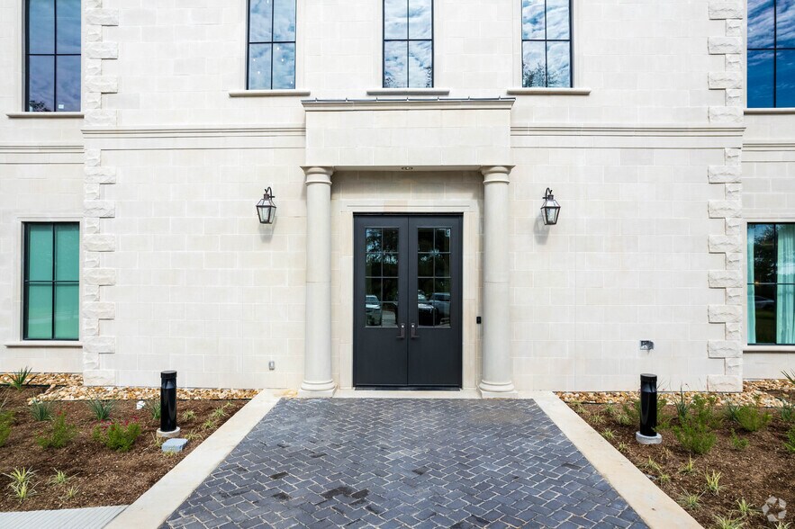 More Photos Of 6420 FM 2244 Rd, Austin Medical For Lease