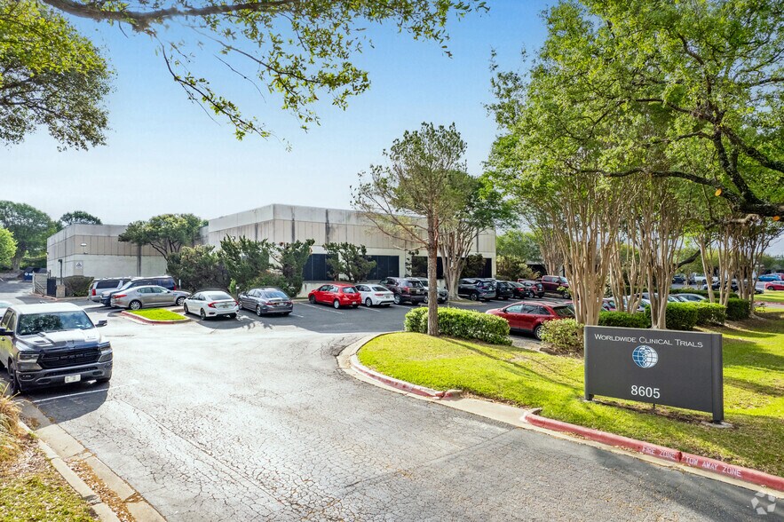 More Photos Of 8605 Cross Park Dr, Austin Office For Lease