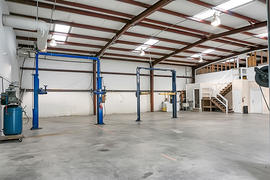 More Photos Of 1307 State Rd, Summerville Industrial For Lease