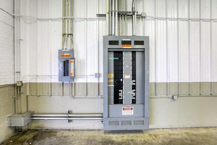 More Photos Of 109 Apremont Way, Westfield Manufacturing For Lease