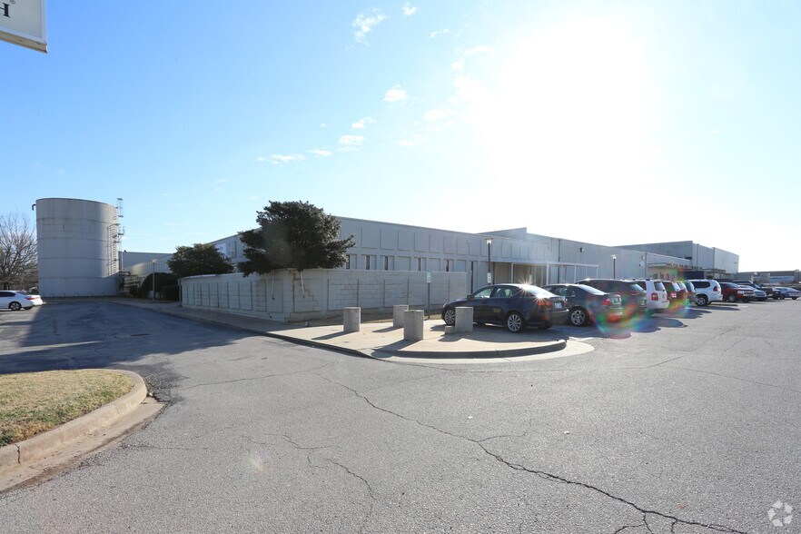 More Photos Of 5400-5400 NW 5th St, Oklahoma City Manufacturing For Lease