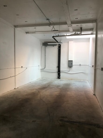 More Photos Of 11830 Foothill Way, Oakland Flex For Lease