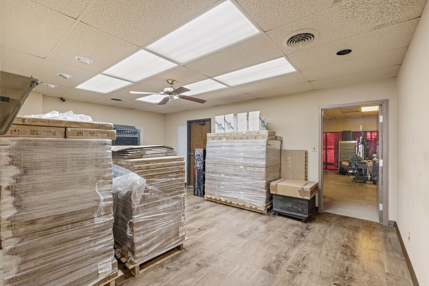 More Photos Of 6580 E Skelly Dr, Tulsa Manufacturing For Sale