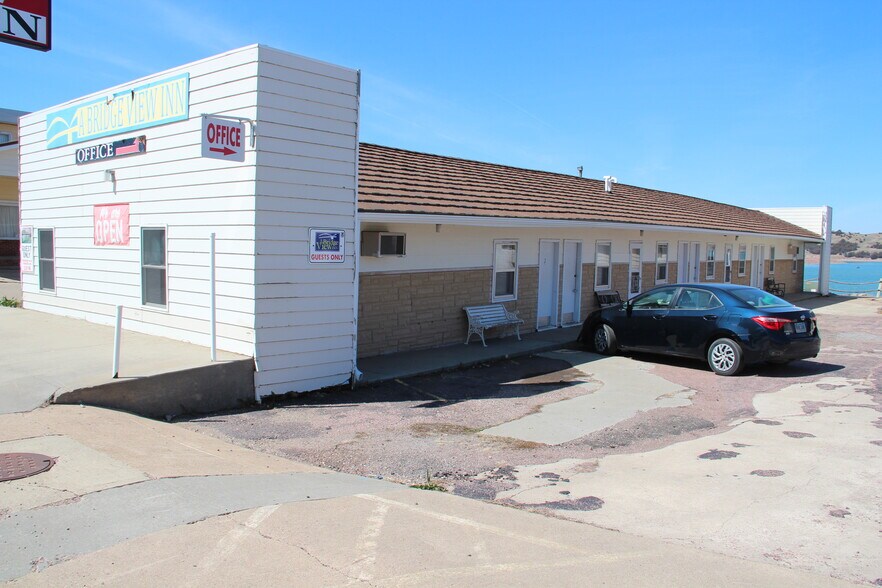 More Photos Of 115 N River St, Chamberlain Hotel For Sale