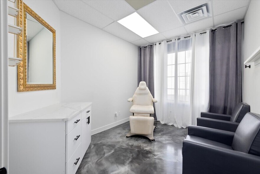 More Photos Of 204 S Durbin St, Casper Flex For Lease