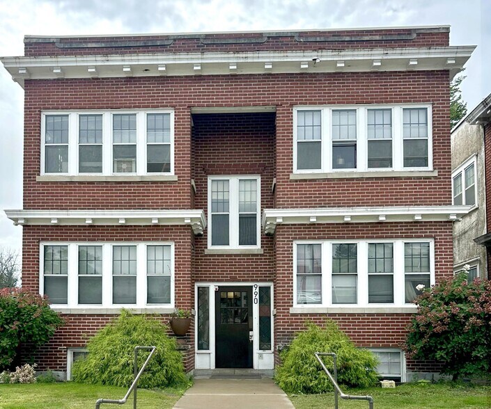Primary Photo Of 990 Grand Ave, Saint Paul Apartments For Sale