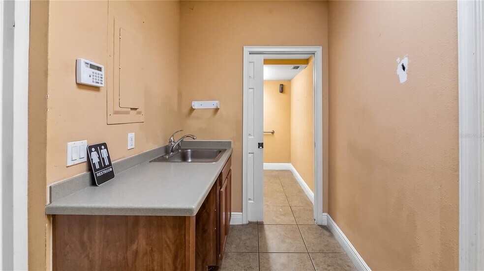 More Photos Of 324 W Burleigh Blvd, Tavares Unknown For Lease