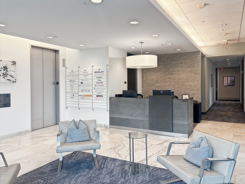 More Photos Of 21 Waterway Ave, The Woodlands Coworking Space