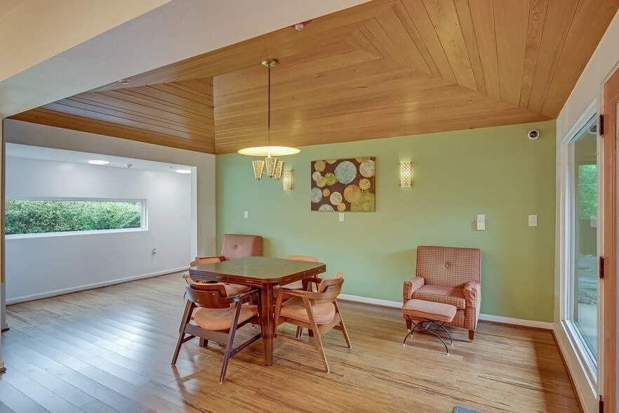 More Photos Of 921 NW 9th St, Grand Prairie Assisted Living For Sale